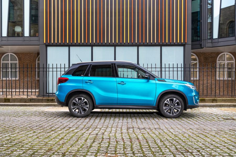 Suzuki Vitara Hybrid AllGrip 2020 года  (UK) (фото 18 из 22)